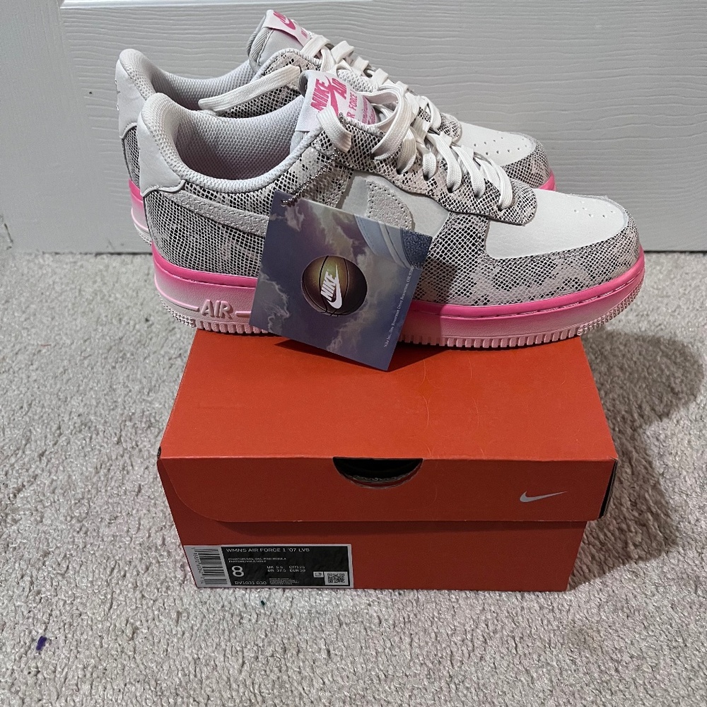 NIKE WMNS NIKE AIR FORCE 1 '07 LX SNAKESKIN DV1031-030